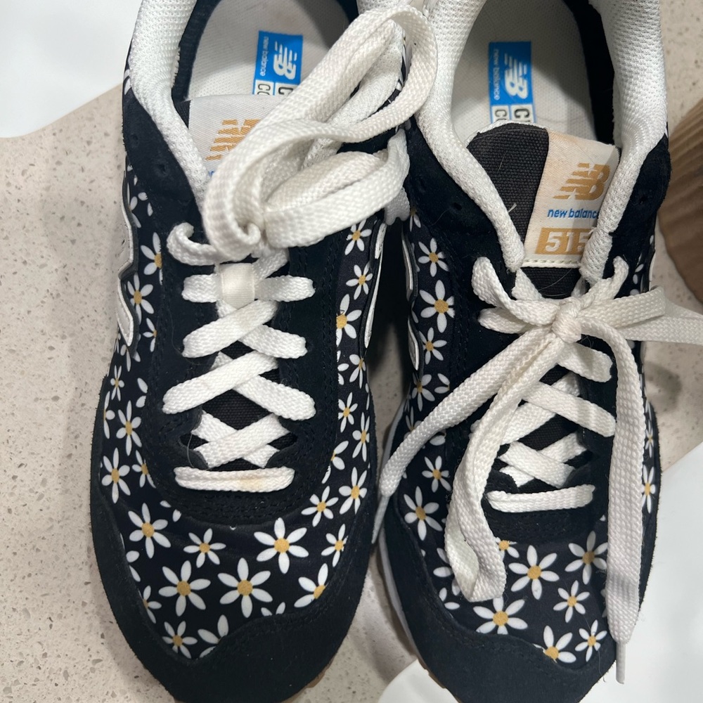 New Balance Daisy shoes - Picture 2 of 5
